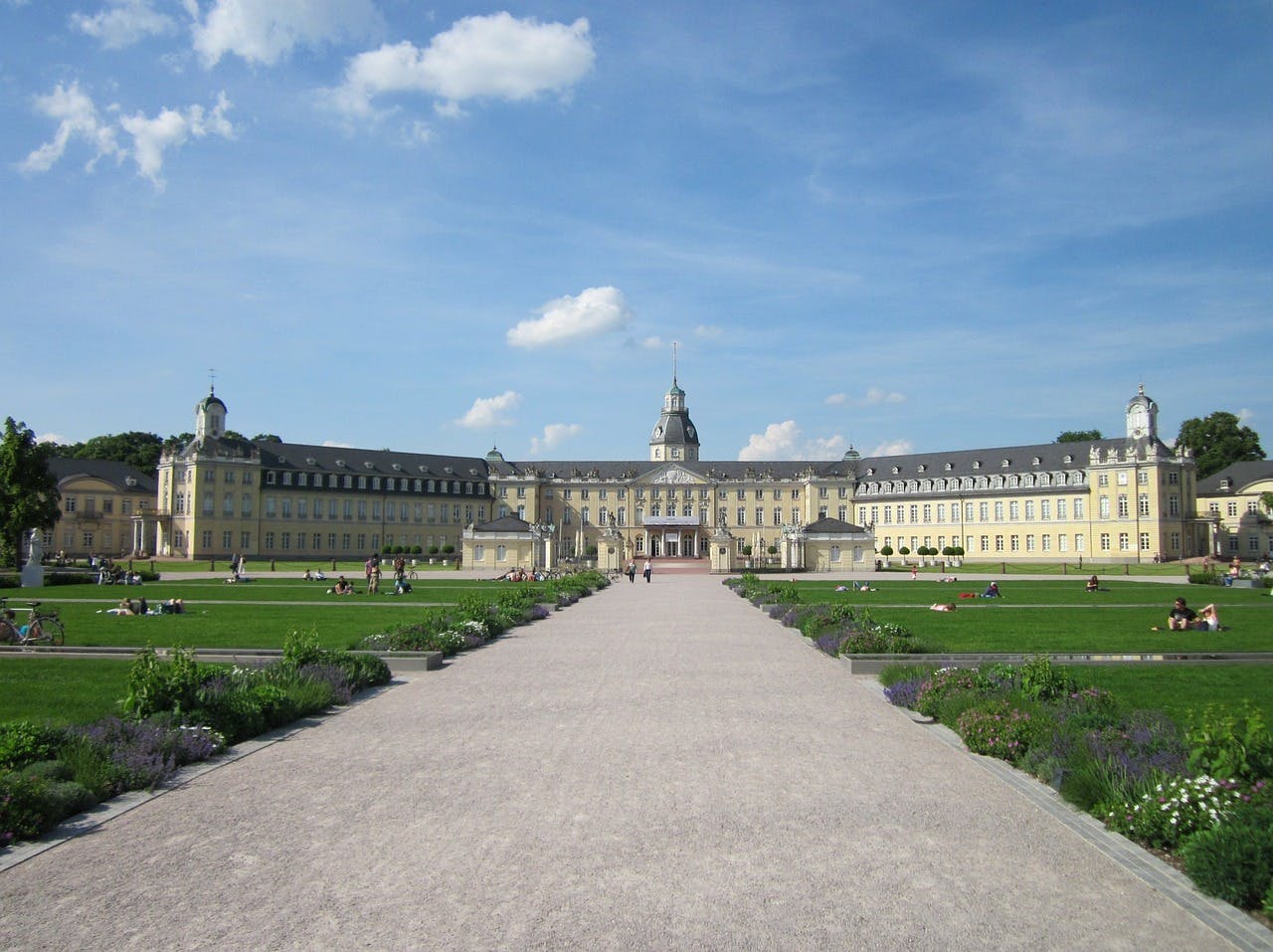 schloss_karlsruhe.jpg